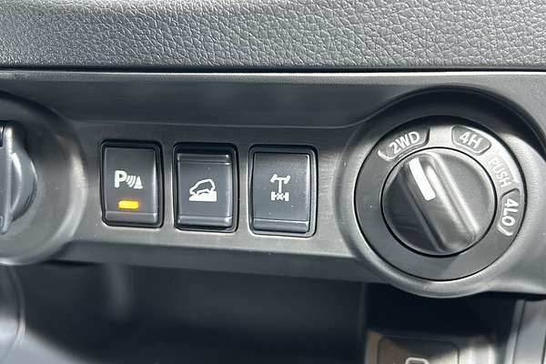 2025 Nissan Navara ST D23 4X4
