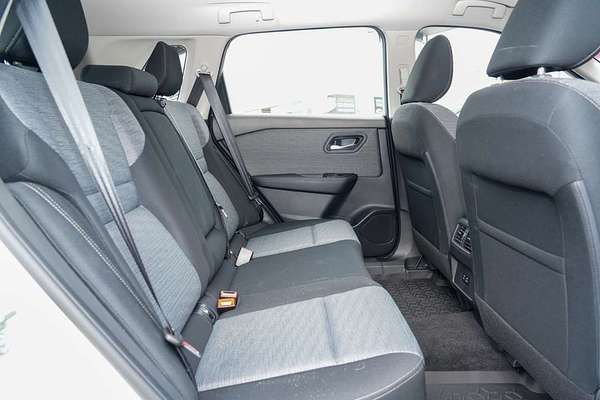 2024 Nissan X-TRAIL ST T33
