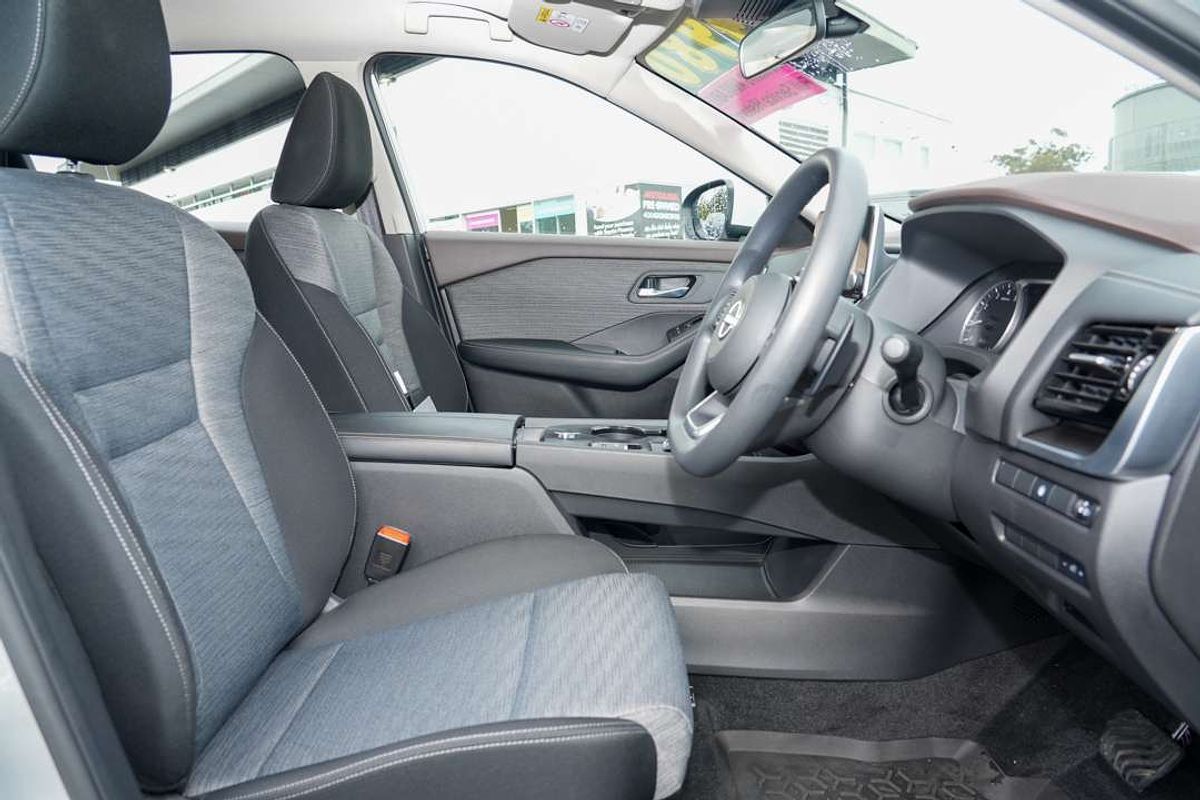 2024 Nissan X-TRAIL ST T33