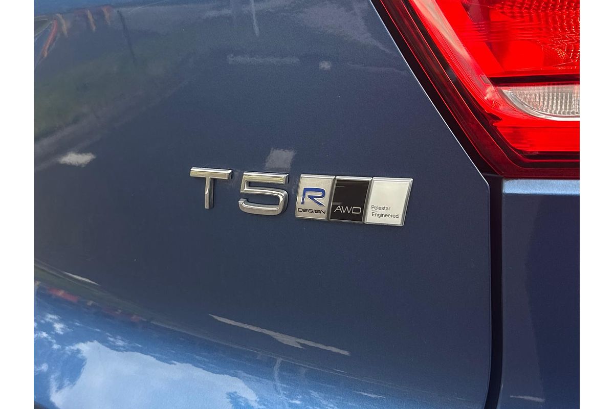 2020 Volvo XC40 T5 R-Design