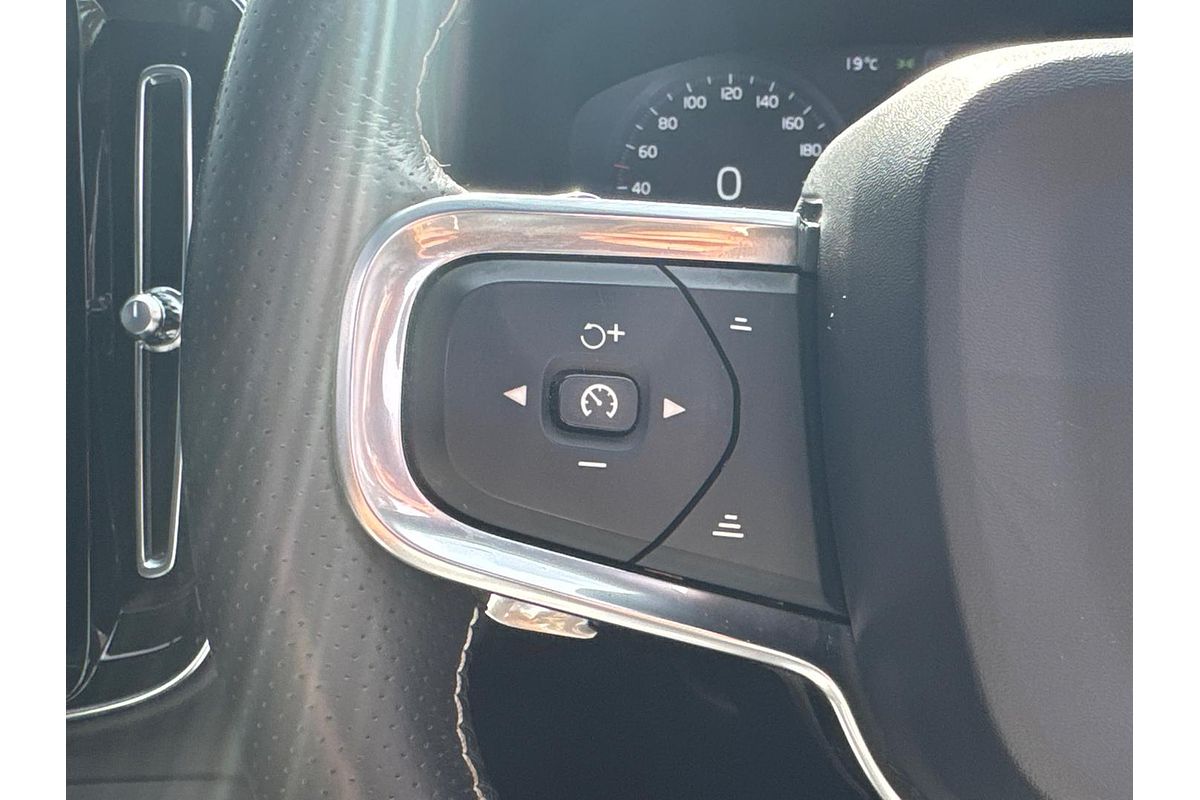 2020 Volvo XC40 T5 R-Design