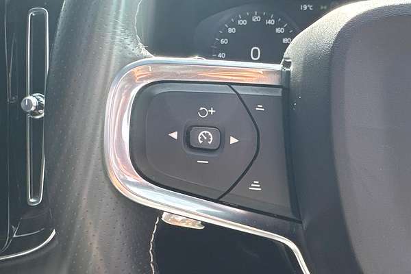 2020 Volvo XC40 T5 R-Design