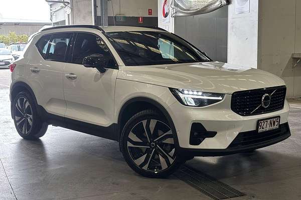 2022 Volvo XC40 Ultimate B5 Dark