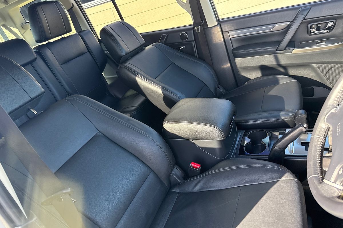 2019 Mitsubishi Pajero GLS NX