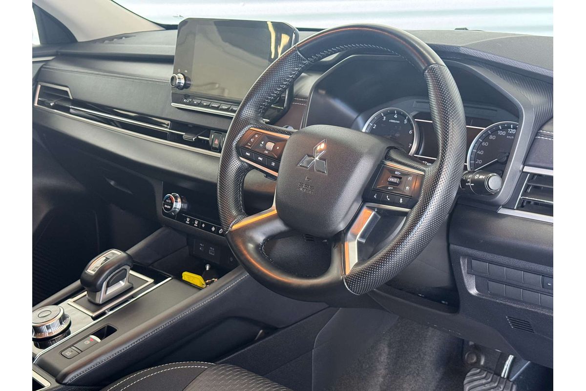 2024 Mitsubishi Outlander LS ZM
