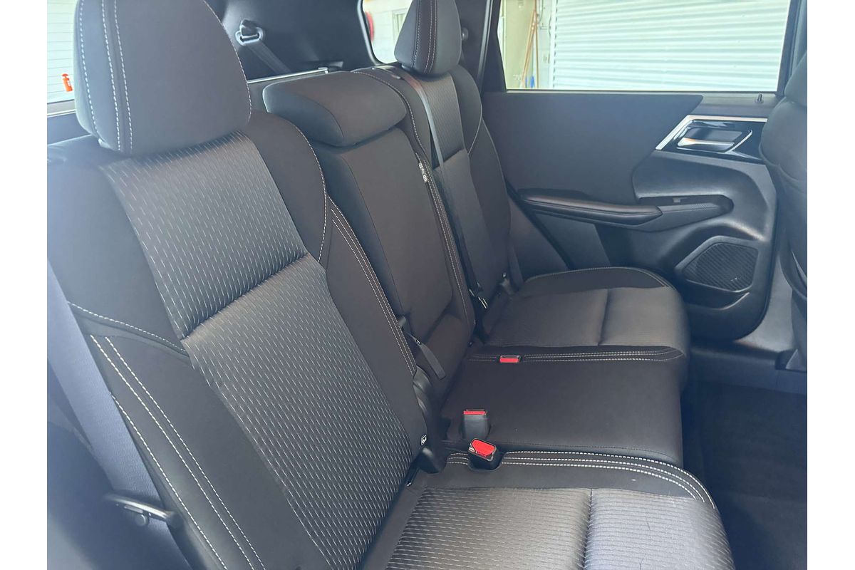 2024 Mitsubishi Outlander LS ZM