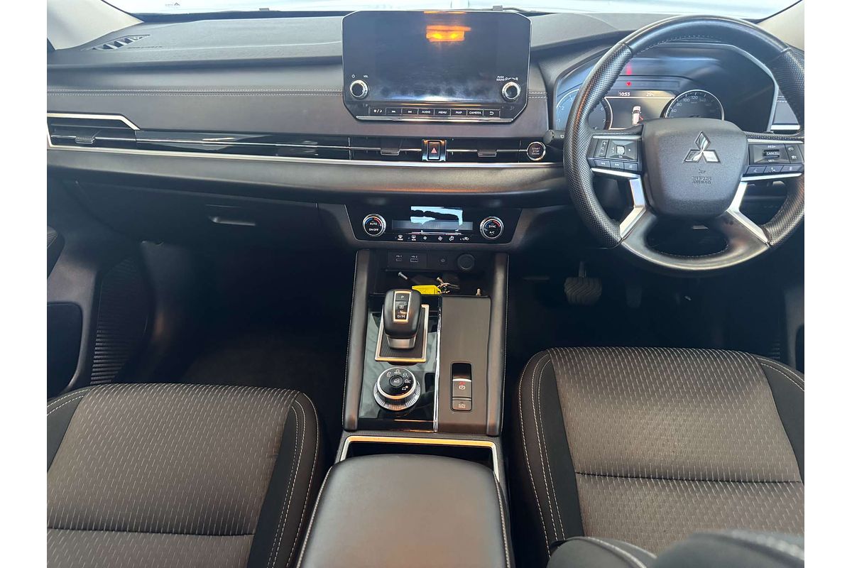 2024 Mitsubishi Outlander LS ZM