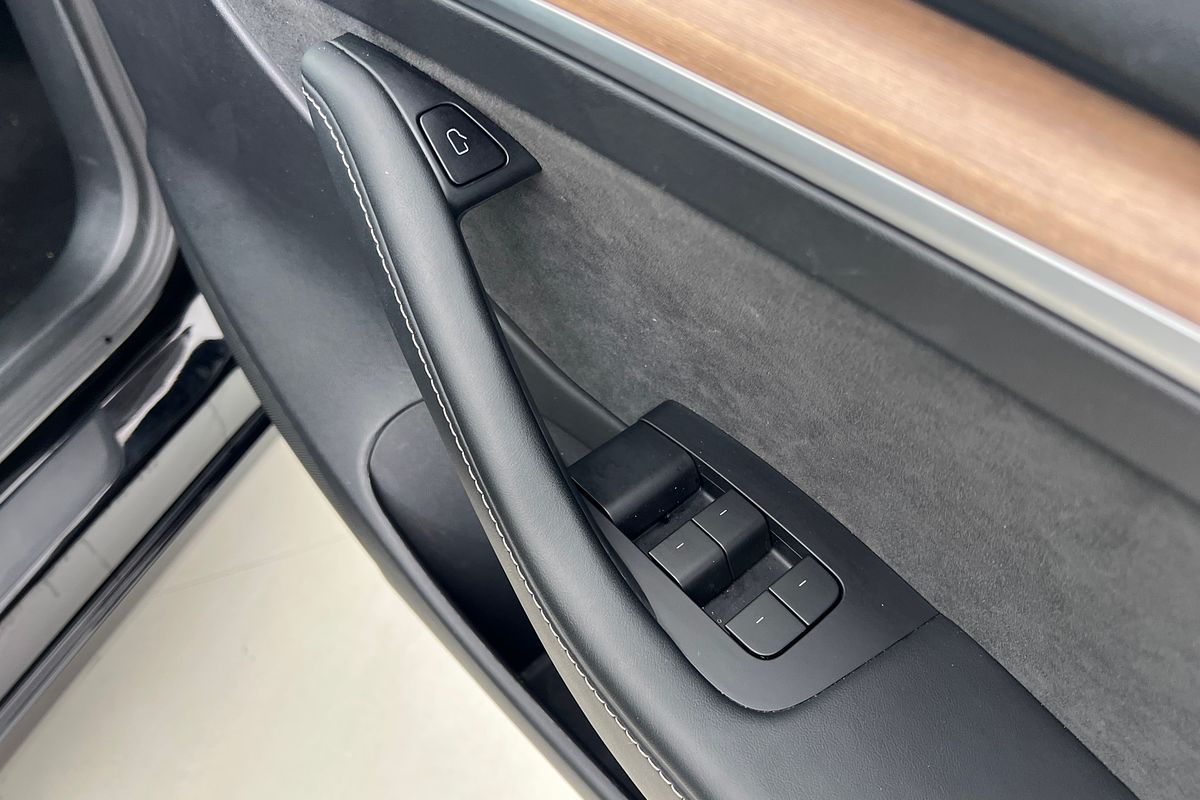 2022 Tesla Model 3 Rear-Wheel Drive