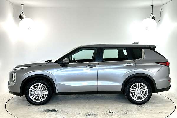 2022 Mitsubishi Outlander ES ZM