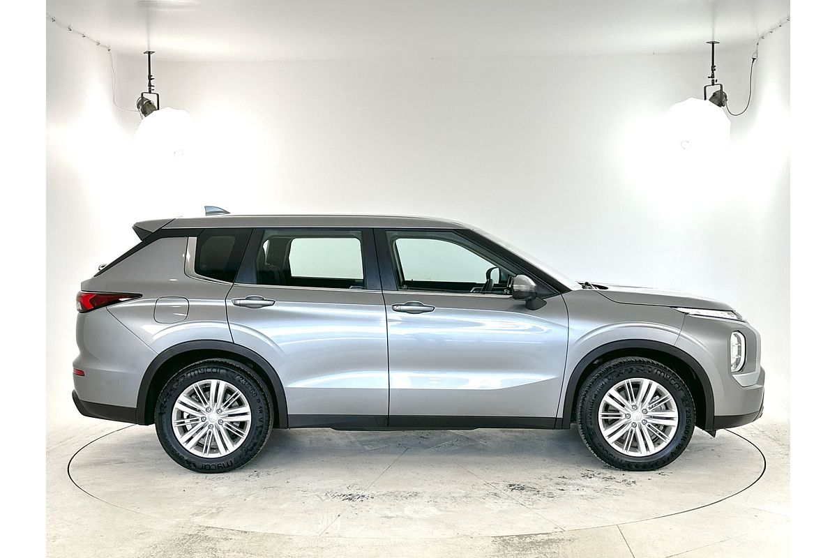 2022 Mitsubishi Outlander ES ZM