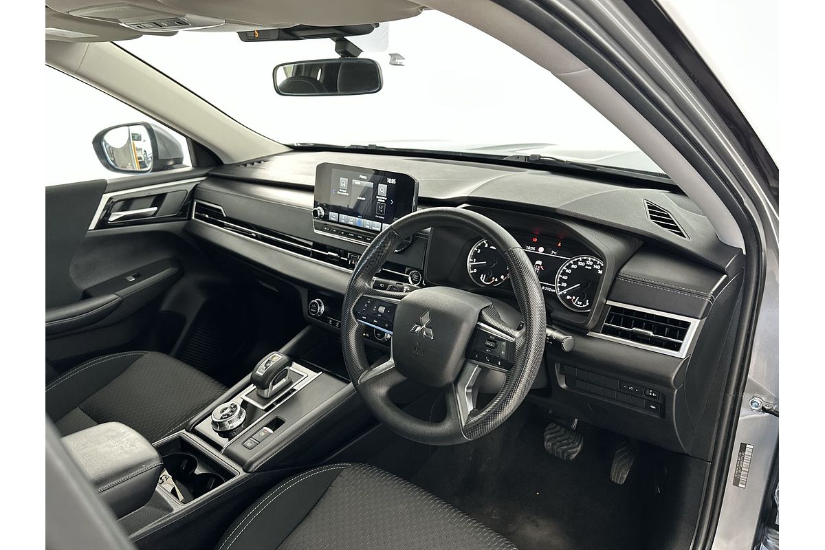 2022 Mitsubishi Outlander ES ZM