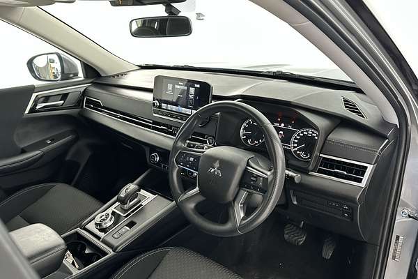 2022 Mitsubishi Outlander ES ZM