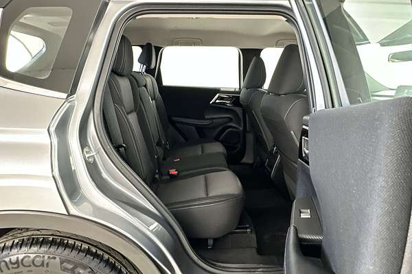 2022 Mitsubishi Outlander ES ZM