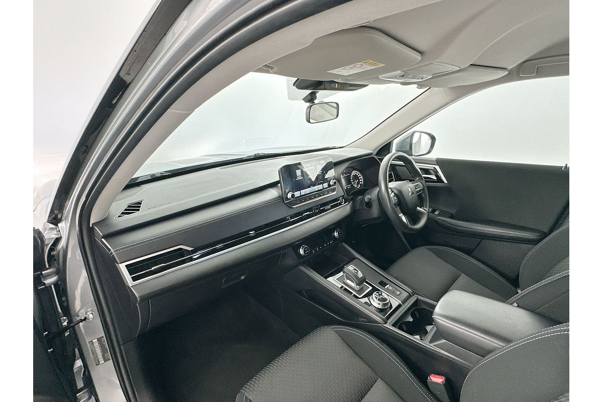 2022 Mitsubishi Outlander ES ZM