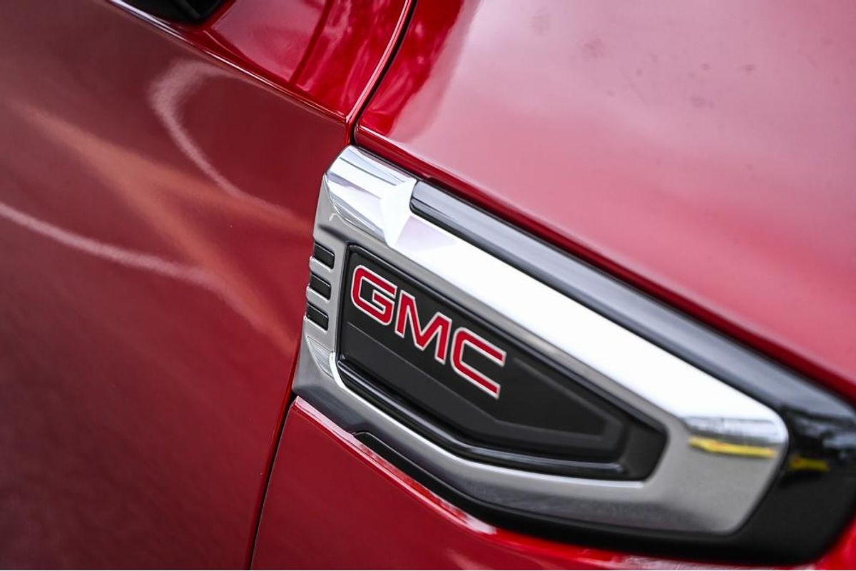 2025 GMC Yukon Denali T1