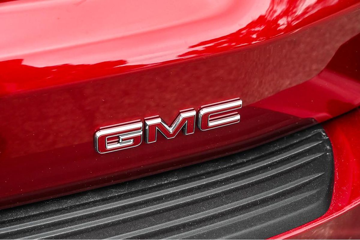 2025 GMC Yukon Denali T1