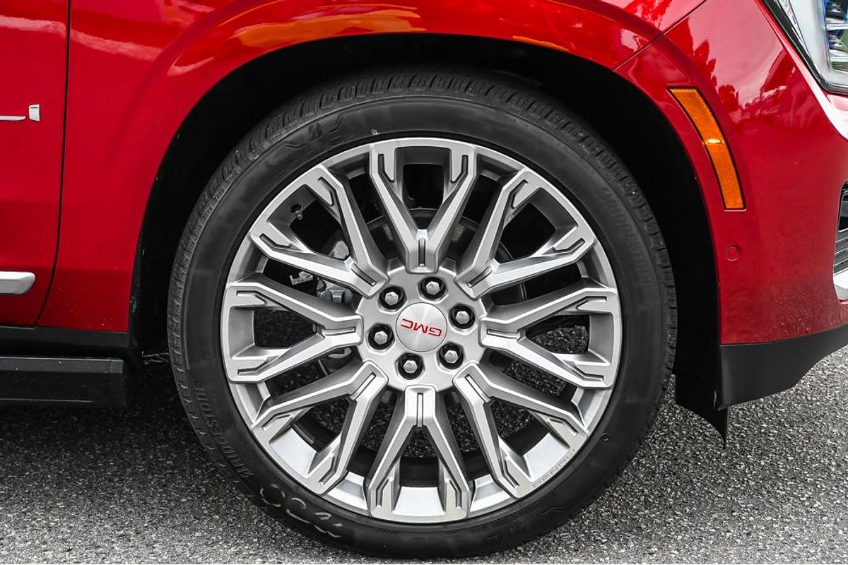 2025 GMC Yukon Denali T1