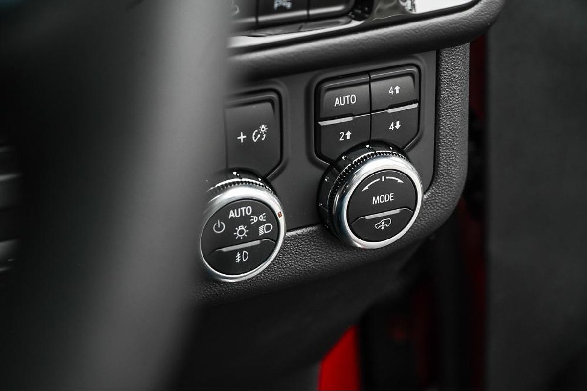 2025 GMC Yukon Denali T1