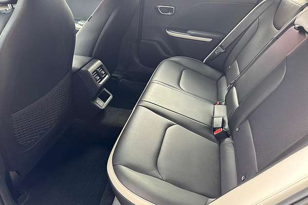 2025 Kia K4 GT-Line CL4m