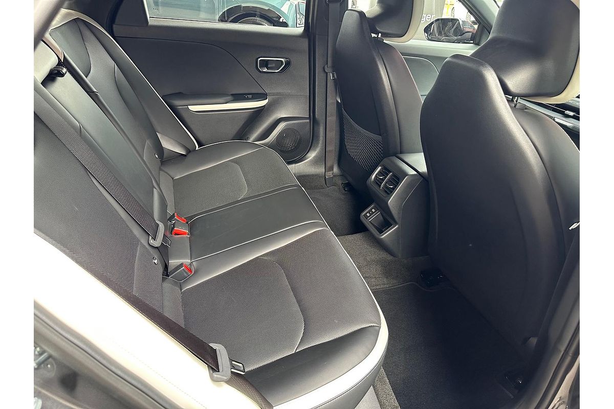 2025 Kia K4 GT-Line CL4m