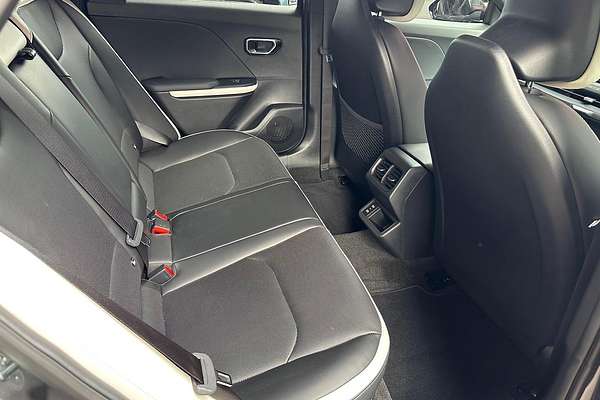 2025 Kia K4 GT-Line CL4m