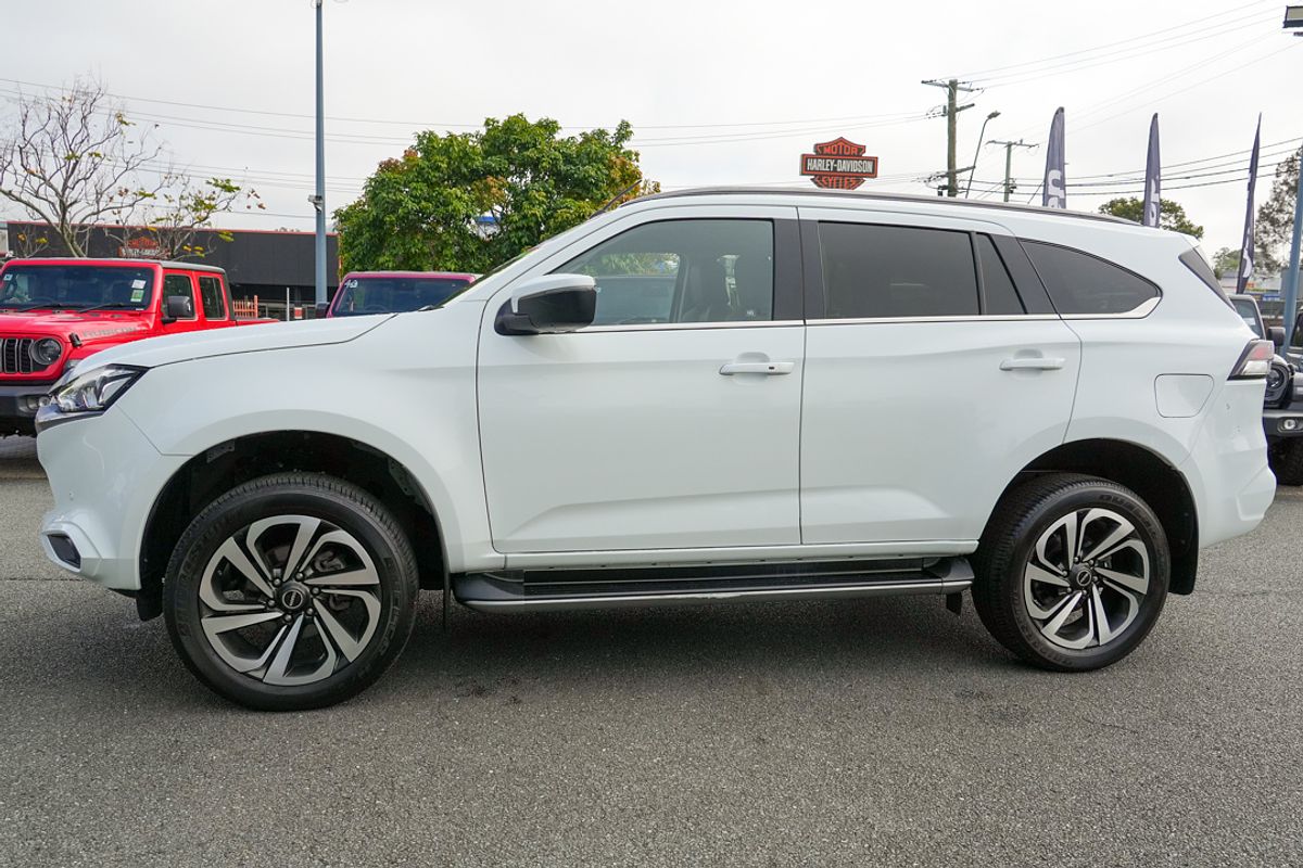 2022 Isuzu MU-X LS-T
