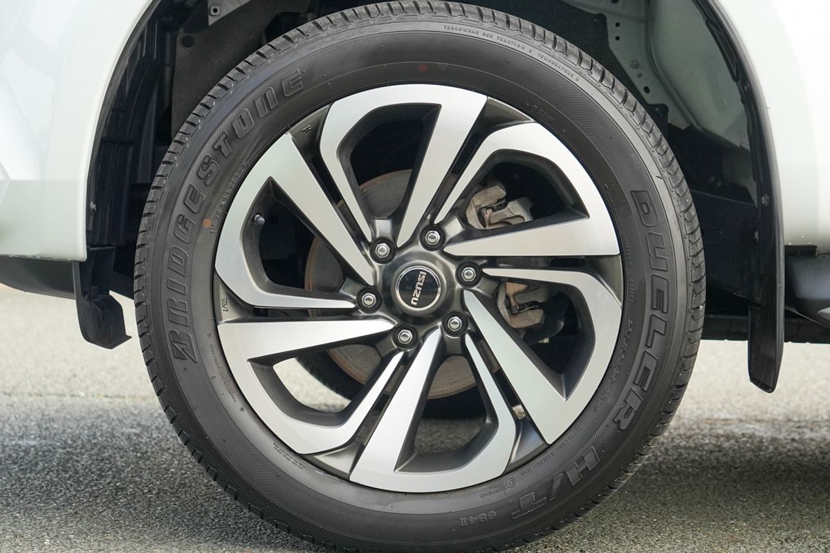 2022 Isuzu MU-X LS-T