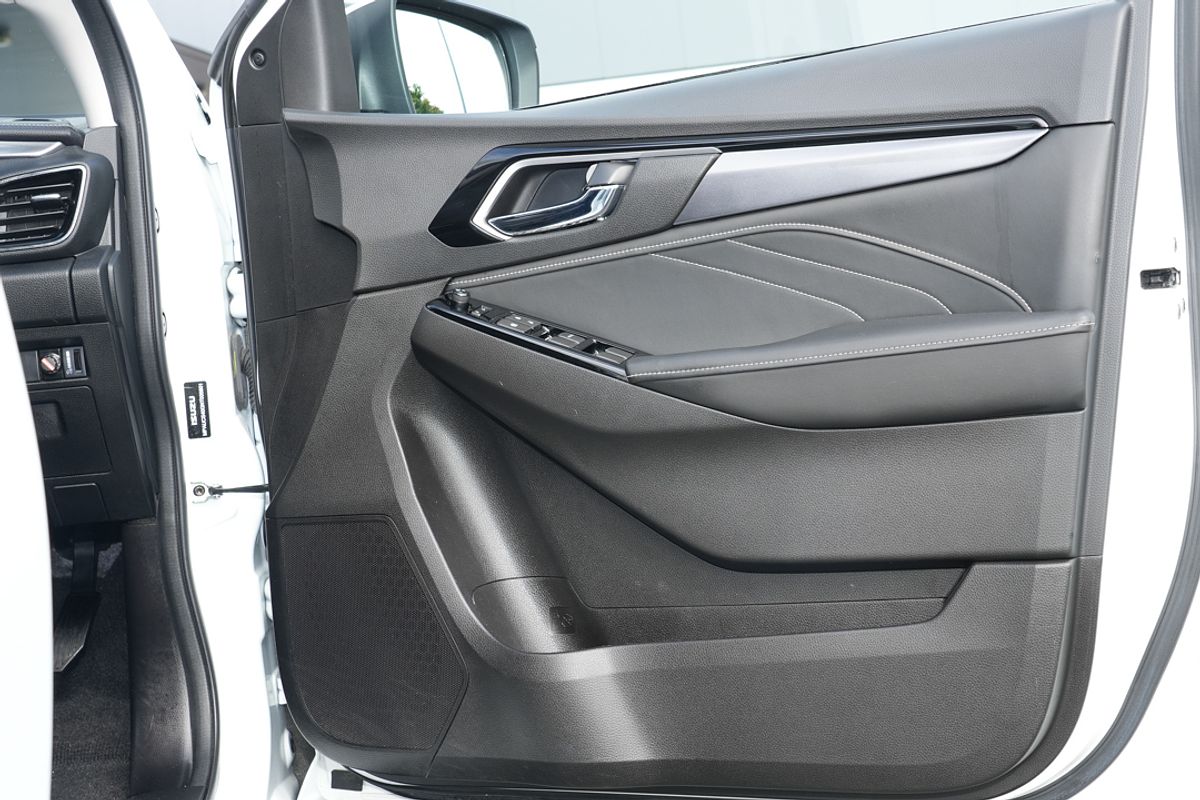 2022 Isuzu MU-X LS-T