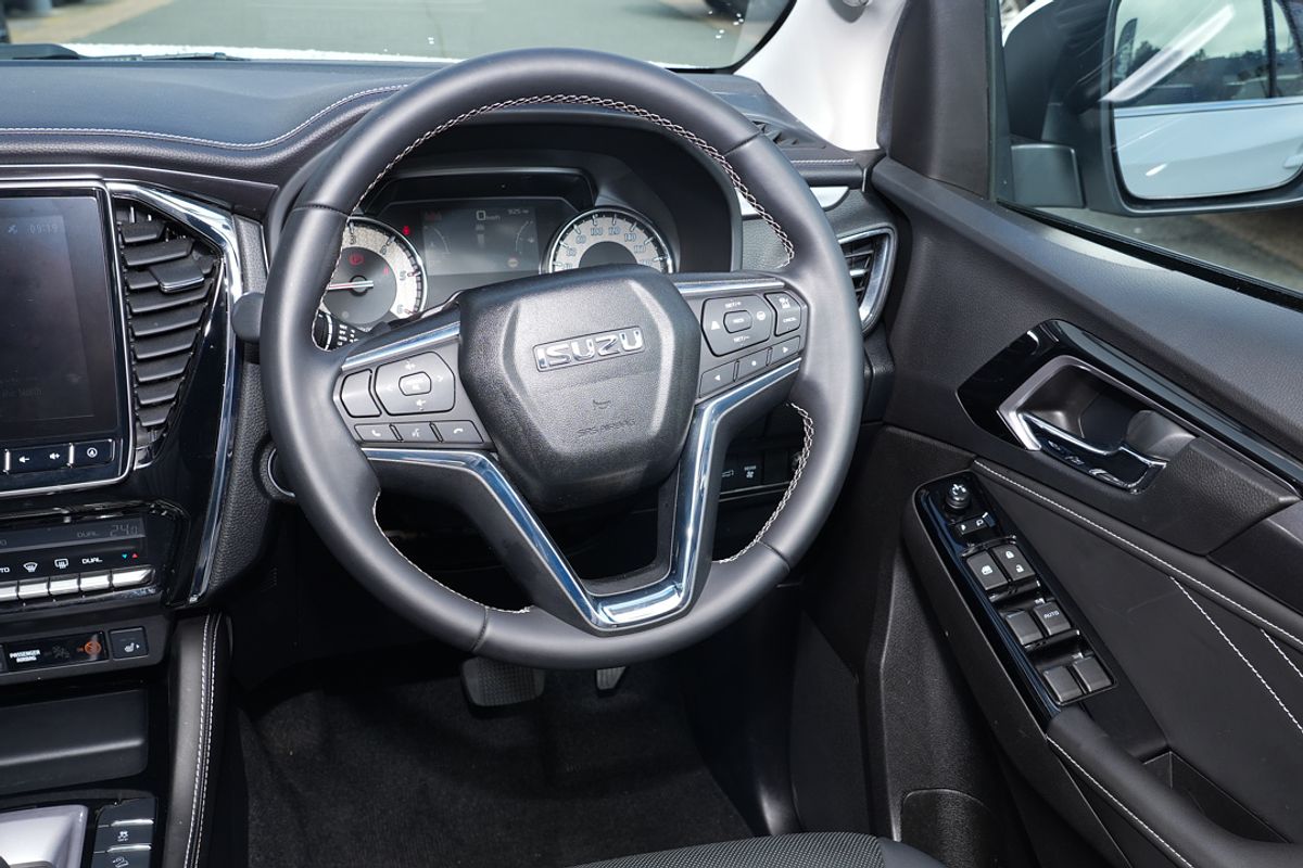 2022 Isuzu MU-X LS-T