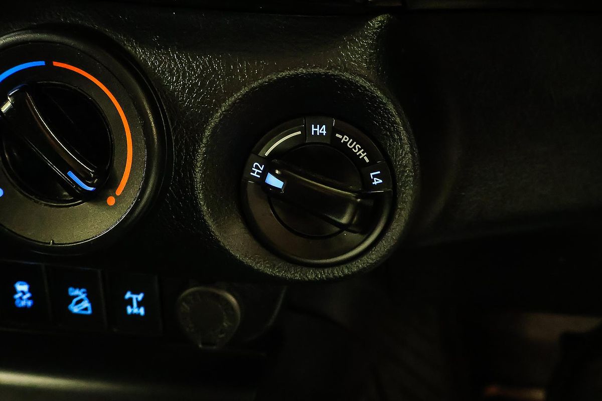 2018 Toyota Hilux SR GUN126R 4X4