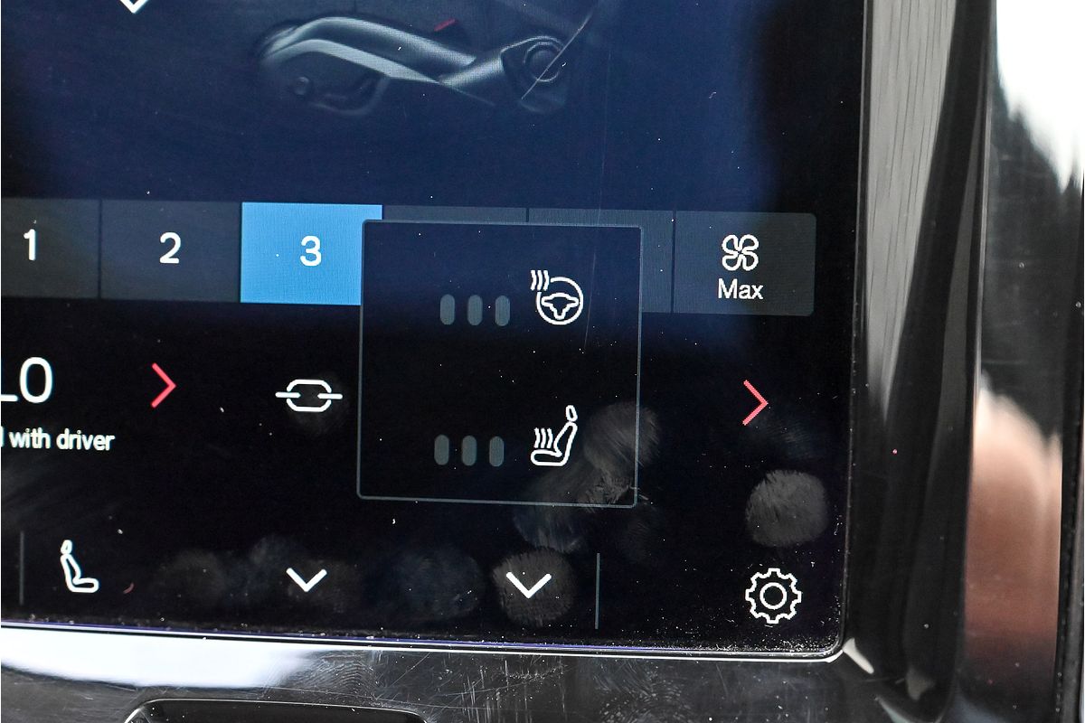 2023 Volvo XC60 Ultimate B5 Bright