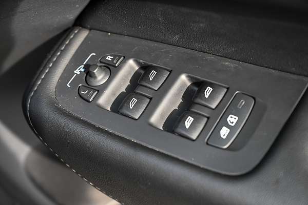 2023 Volvo XC60 Ultimate B5 Bright