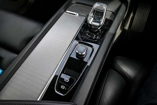 2023 Volvo XC60 Ultimate B5 Bright