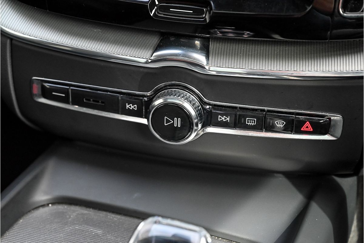 2023 Volvo XC60 Ultimate B5 Bright
