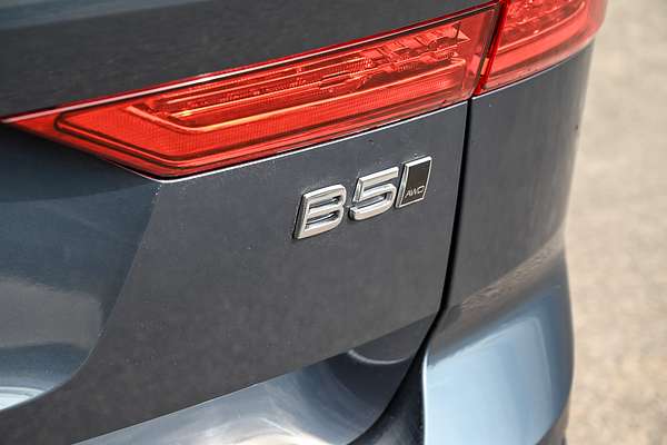 2023 Volvo XC60 Ultimate B5 Bright