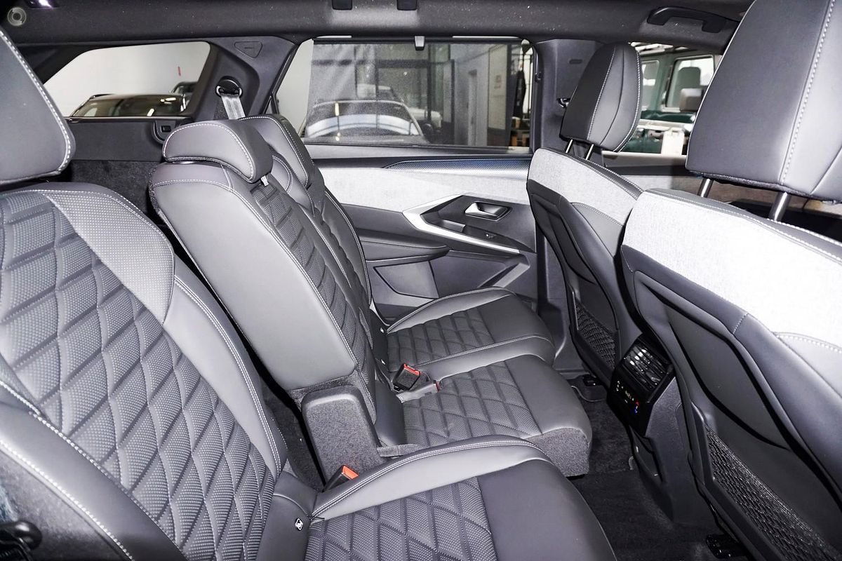 2025 Peugeot 5008 GT Premium Hybrid P74
