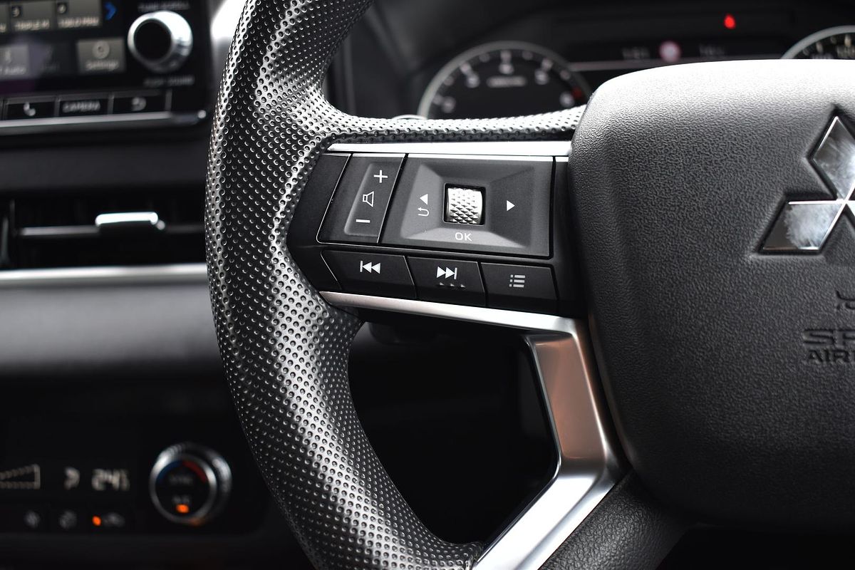 2024 Mitsubishi Outlander ES ZM