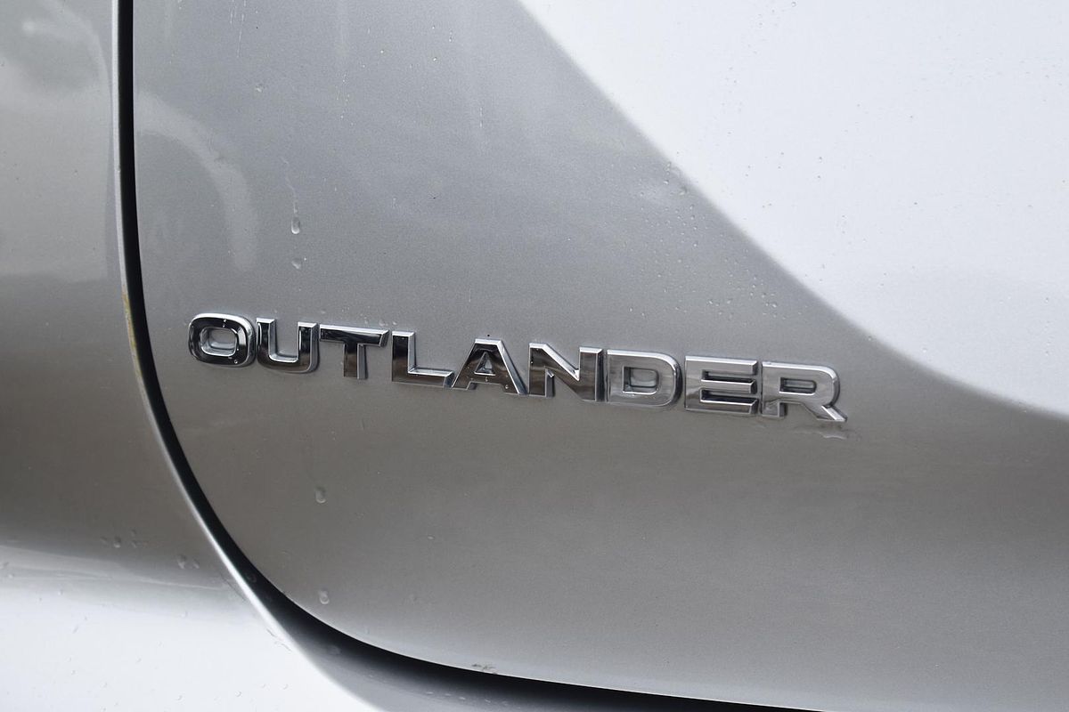 2024 Mitsubishi Outlander ES ZM