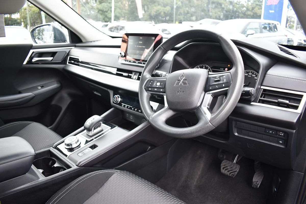 2024 Mitsubishi Outlander ES ZM