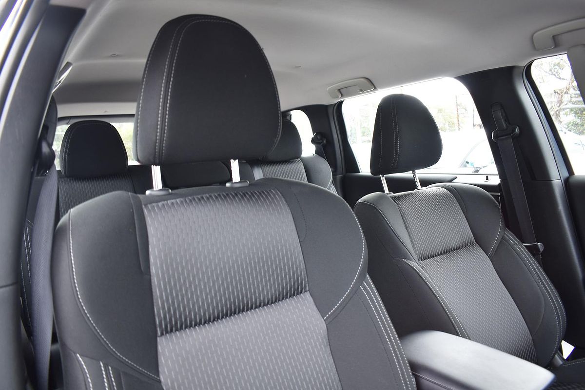 2024 Mitsubishi Outlander ES ZM