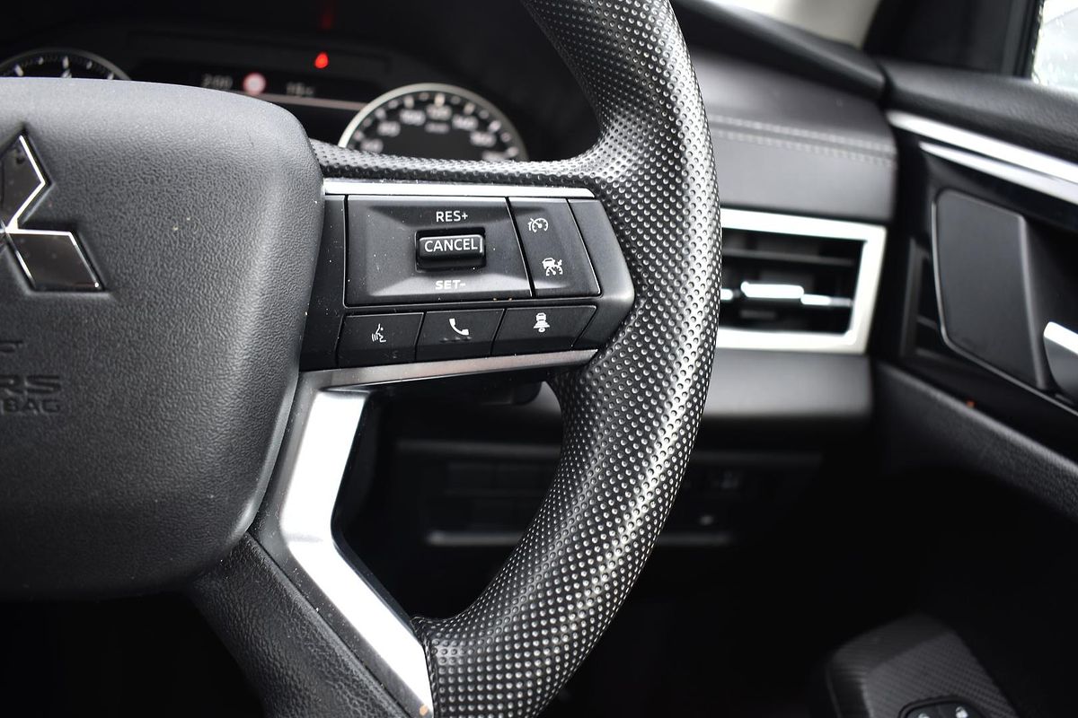 2024 Mitsubishi Outlander ES ZM