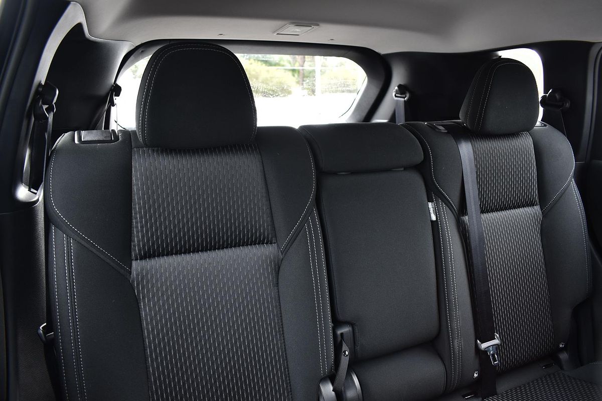2024 Mitsubishi Outlander ES ZM