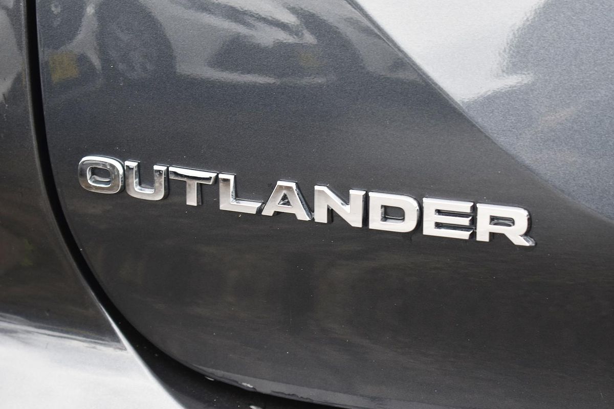 2024 Mitsubishi Outlander ES ZM