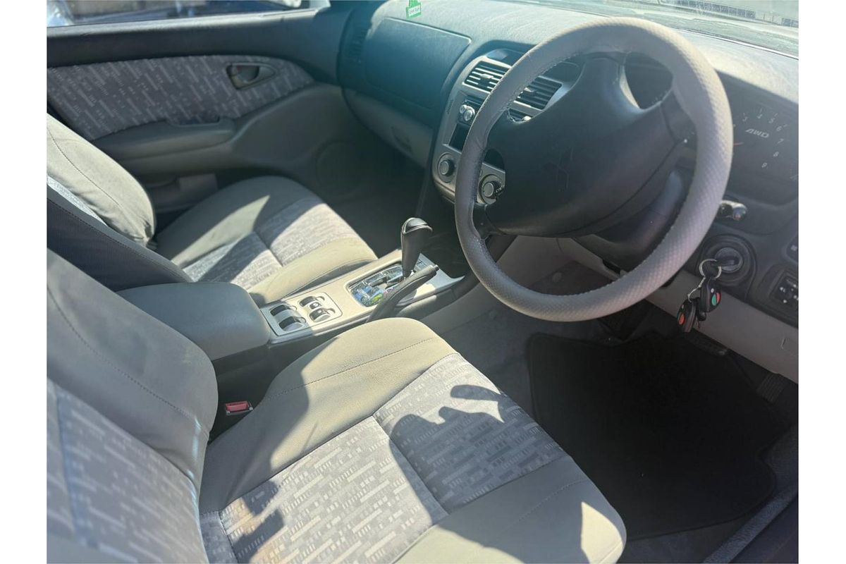 2004 Mitsubishi Magna AWD TL