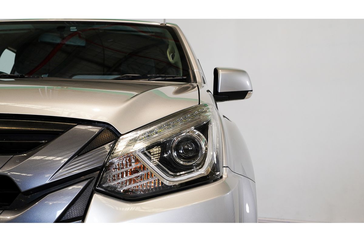 2021 Isuzu MU-X LS-M