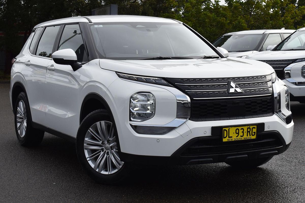 2024 Mitsubishi Outlander ES ZM
