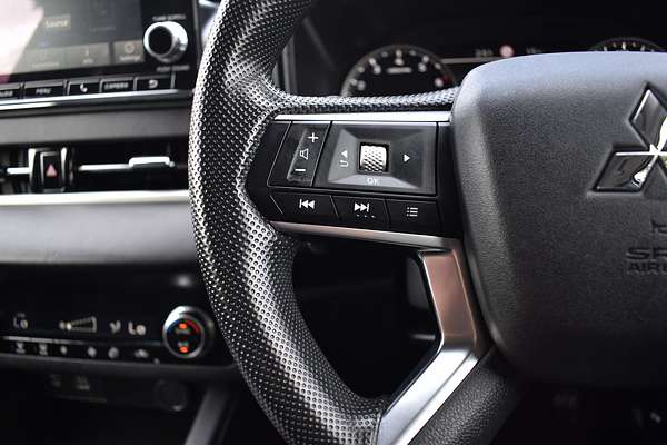 2024 Mitsubishi Outlander ES ZM