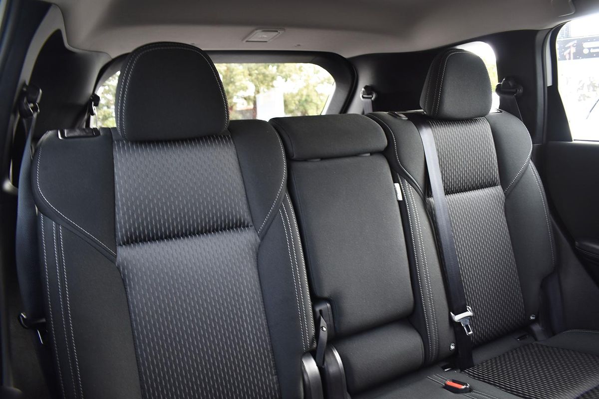 2024 Mitsubishi Outlander ES ZM