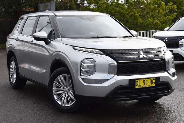 2024 Mitsubishi Outlander ES ZM