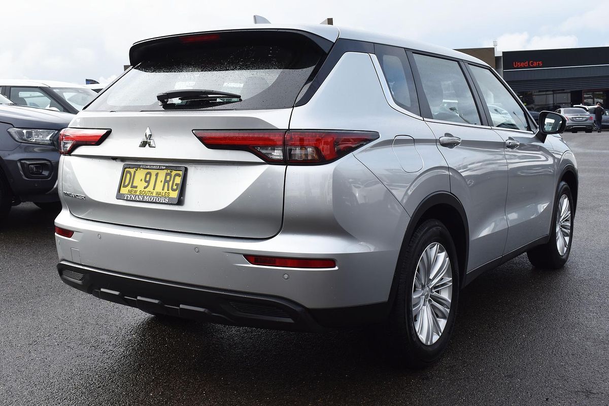 2024 Mitsubishi Outlander ES ZM